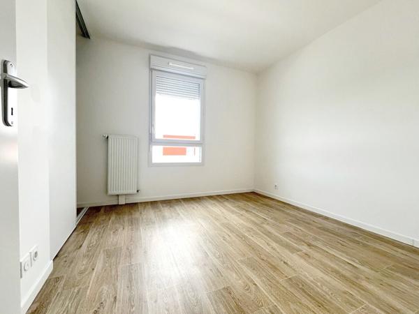 A VENDRE PLOEREN  proche bourg appartement 3 pièces en dernier étage 2 places de parking et cave
