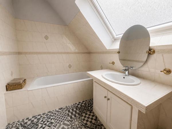 Maison Houilles 6 pièces 110 m2 549 900 € **  - Référence  987