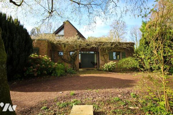 Maison et parc arboré