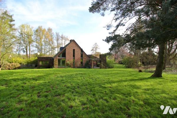 Maison et parc arboré