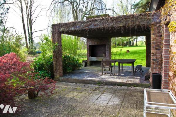 Maison et parc arboré