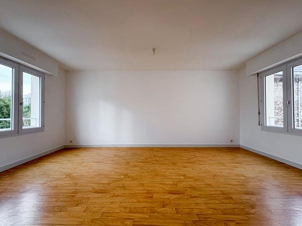 Appartement de type 4 avec 2 chambres (possibilité 3), ascenseur et garage en sous-sol, secteur Lafayette / Gare !à ANGERS