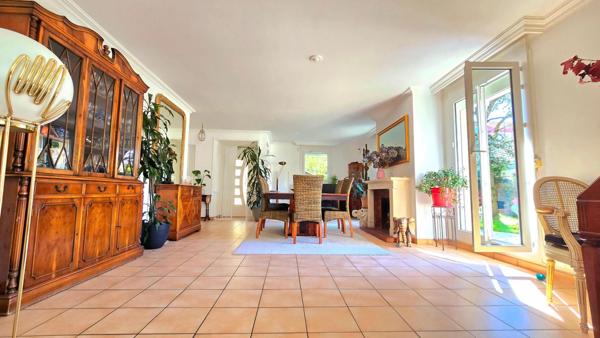 Maison à MONTMAGNY, 95360 - 7 pièces 163m²