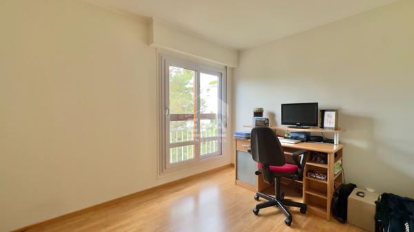 APPARTEMENT 5 PIÈCES 95M2 À ATHIS MONS, DERNIER ÉTAGE, SÉJOUR DOUBLE AVEC BALCON