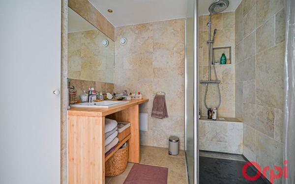 Appartement à vendre    3 pièces • 70 m2 Paris 18