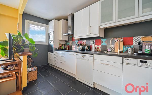 Appartement à vendre    3 pièces • 70 m2 Paris 18