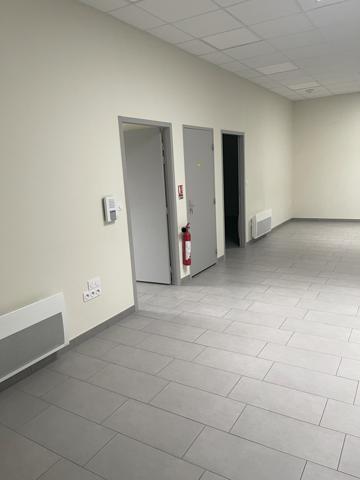 Ruaudin (72230) LOCAL CONTEMPORAIN USAGE COMMERCIAL OU TERTIAIRE