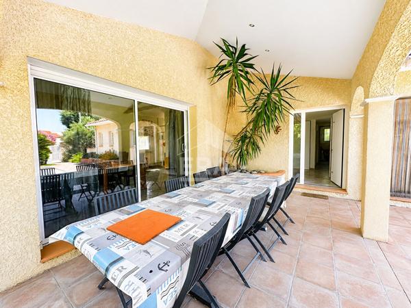 A vendre - Perpignan - Route des plages - Villa 4 faces - 4 chambres - Jardin - Piscine - Garage