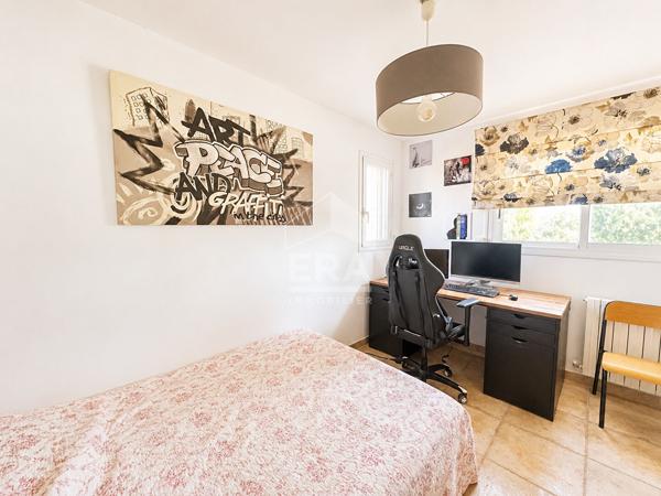 A vendre - Perpignan - Route des plages - Villa 4 faces - 4 chambres - Jardin - Piscine - Garage