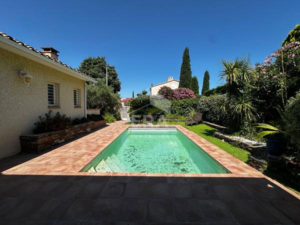 A vendre - Perpignan - Route des plages - Villa 4 faces - 4 chambres - Jardin - Piscine - Garage