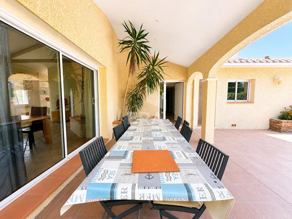 A vendre - Perpignan - Route des plages - Villa 4 faces - 4 chambres - Jardin - Piscine - Garage