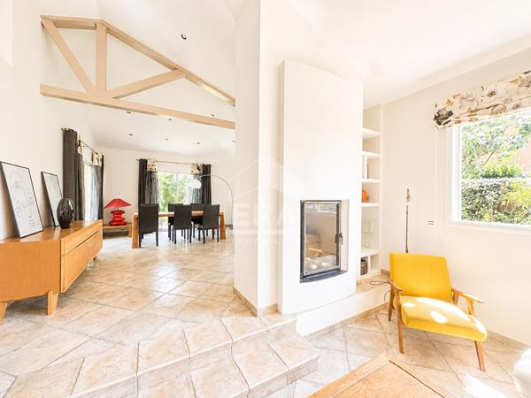 A vendre - Perpignan - Route des plages - Villa 4 faces - 4 chambres - Jardin - Piscine - Garage