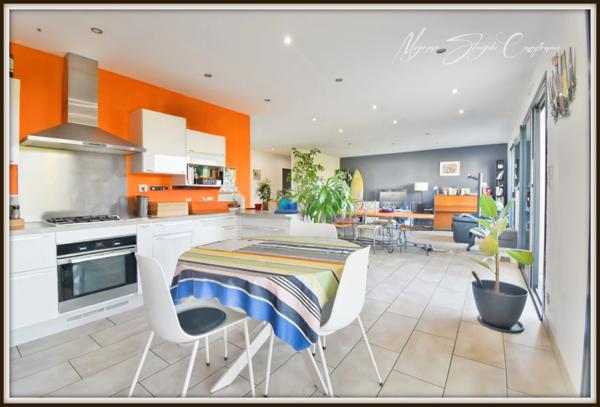 VILLA CIONTEMPORAINE à vendre 5 pièces SOUSTONS (40) de 130 m² proche du lac au calme.