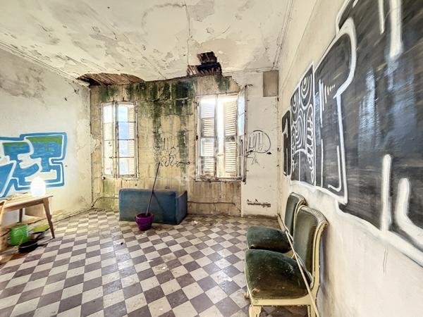 Ensemble Immobilier de 750 m² Saint Etienne du Grès