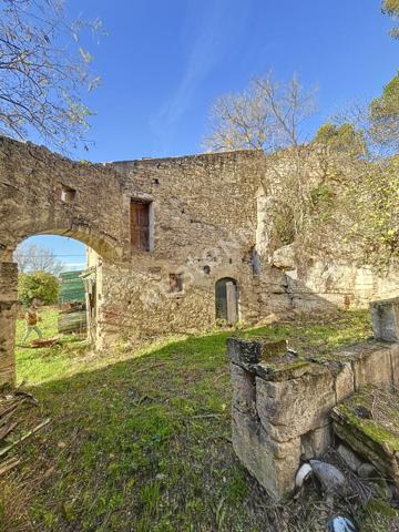 Ensemble Immobilier de 750 m² Saint Etienne du Grès