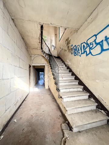 Ensemble Immobilier de 750 m² Saint Etienne du Grès