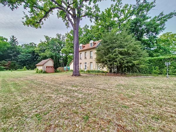 Maison avec dépendances, 12 Pièces 250 m² habitables, parc de 4500 m²