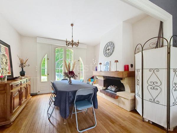 Maison avec dépendances, 12 Pièces 250 m² habitables, parc de 4500 m²