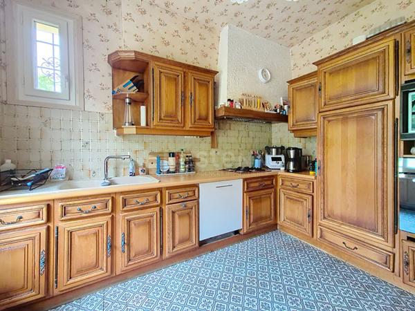 Maison avec dépendances, 12 Pièces 250 m² habitables, parc de 4500 m²