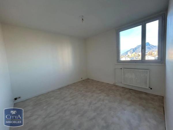Appartement à louer 4 pièces 76.82m²
