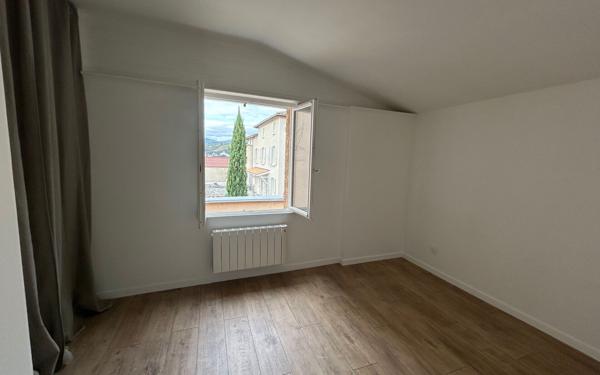 Appartement à louer    3 pièces • 60,20 m2 Saint-Clair-du-Rhône