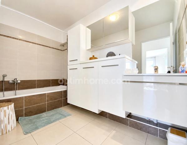Appartement 2 pièces 53m2 avec garage et terrasse à BALARUC LES BAINS (34)