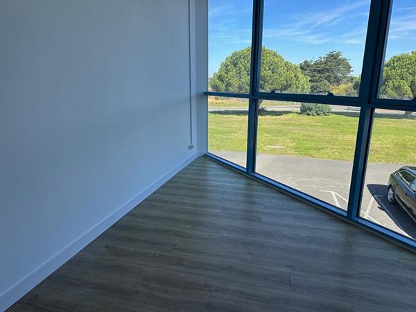 Local Professionnel Refait à Neuf Au 1er étage à Louer De 53m²