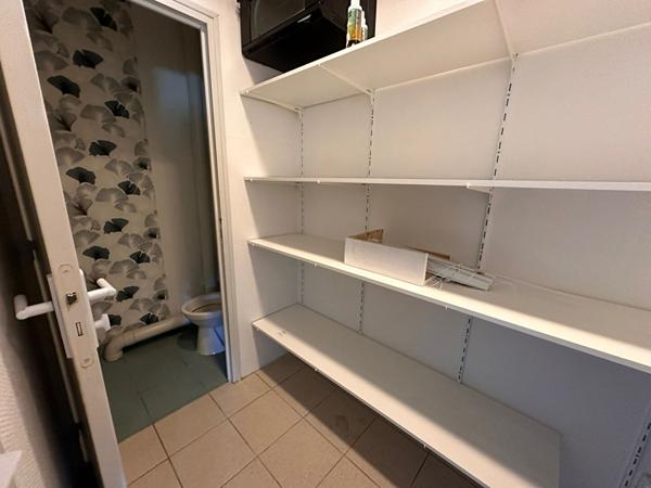 Local Professionnel Refait à Neuf Au 1er étage à Louer De 53m²