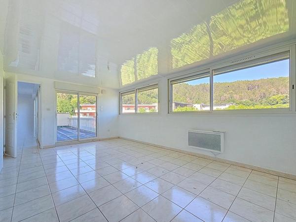 À vendre – Superbe appartement T4 de 81 m² avec terrasse panoramique au 4? et dernier étage à Lamalou-les-Bains