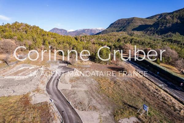 Immobilier Digne-les-Bains (04000) – Terrain constructible 939m2 – 106 000 €