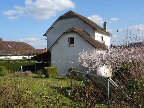 A LA COQUILLE (24) GRANDE MAISON D'ENVIRON 182 M² HABITABLES 4/5 CHAMBRES AVEC PISCINE ET DEPENDANCES SUR 6756 M² DE TERRAIN