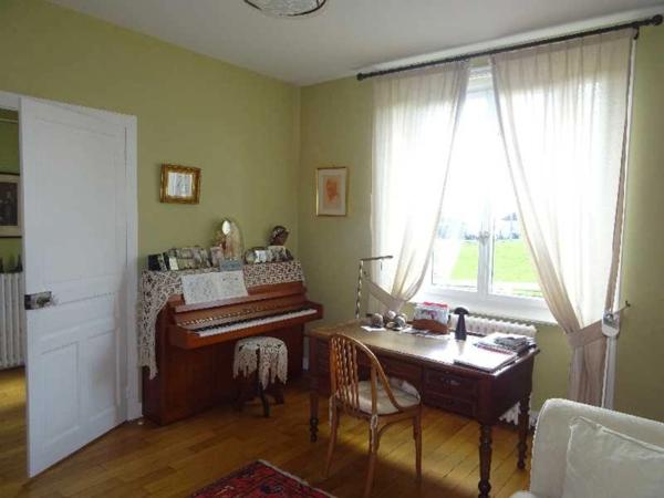 A LA COQUILLE (24) GRANDE MAISON D'ENVIRON 182 M² HABITABLES 4/5 CHAMBRES AVEC PISCINE ET DEPENDANCES SUR 6756 M² DE TERRAIN