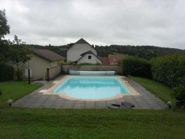 A LA COQUILLE (24) GRANDE MAISON D'ENVIRON 182 M² HABITABLES 4/5 CHAMBRES AVEC PISCINE ET DEPENDANCES SUR 6756 M² DE TERRAIN