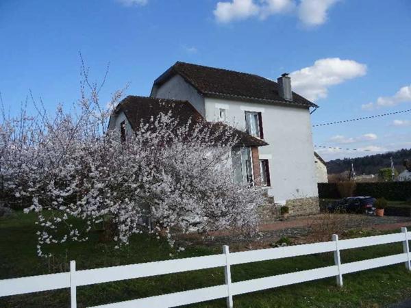 A LA COQUILLE (24) GRANDE MAISON D'ENVIRON 182 M² HABITABLES 4/5 CHAMBRES AVEC PISCINE ET DEPENDANCES SUR 6756 M² DE TERRAIN