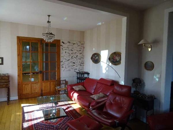 A LA COQUILLE (24) GRANDE MAISON D'ENVIRON 182 M² HABITABLES 4/5 CHAMBRES AVEC PISCINE ET DEPENDANCES SUR 6756 M² DE TERRAIN