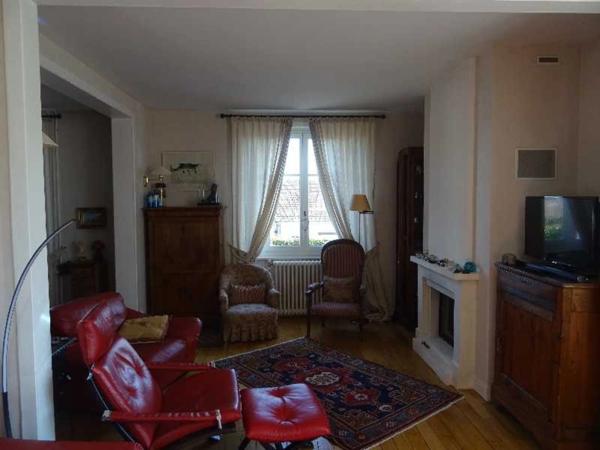 A LA COQUILLE (24) GRANDE MAISON D'ENVIRON 182 M² HABITABLES 4/5 CHAMBRES AVEC PISCINE ET DEPENDANCES SUR 6756 M² DE TERRAIN