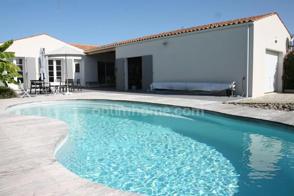 Saint-Pierre d'Oléron. A 500m de l'océan: maison récente avec piscine, 4 chambres, bureau et garage