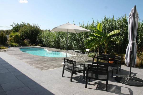 Saint-Pierre d'Oléron. A 500m de l'océan: maison récente avec piscine, 4 chambres, bureau et garage