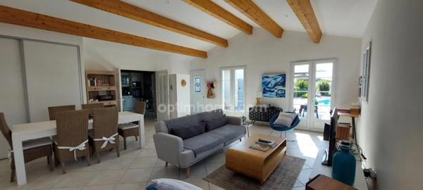 Saint-Pierre d'Oléron. A 500m de l'océan: maison récente avec piscine, 4 chambres, bureau et garage