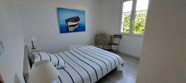 Saint-Pierre d'Oléron. A 500m de l'océan: maison récente avec piscine, 4 chambres, bureau et garage