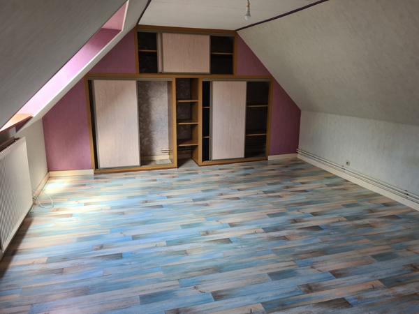 Bourbriac (22390) Maison en pierre avec terrasse, garage double et terrain clos – À découvrir !