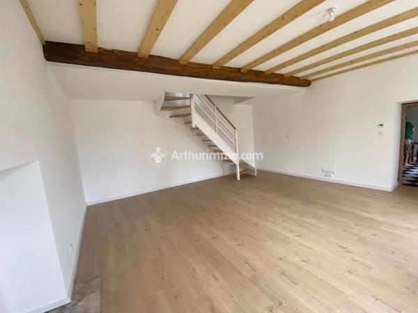 Location                                                      Maison de village
                        
                     7 pièces                      139 m2                     à Bignay