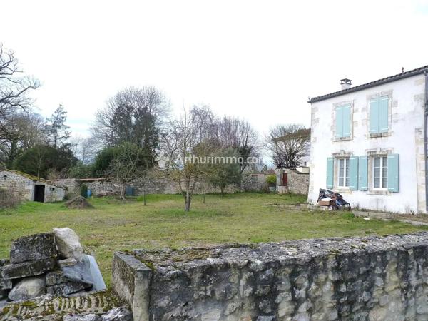 Location                                                      Maison de village
                        
                     7 pièces                      139 m2                     à Bignay