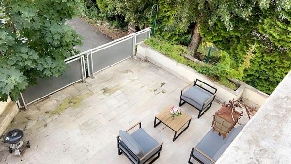 Petit immeuble avec extérieur