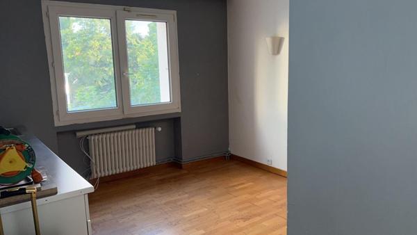 Petit immeuble avec extérieur