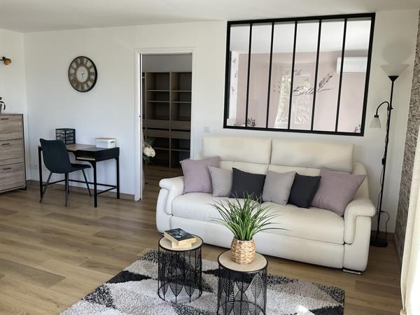 Sanary-sur-Mer (83110) Superbe T2 rénové au coeur de Sanary