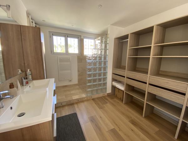 Sanary-sur-Mer (83110) Superbe T2 rénové au coeur de Sanary