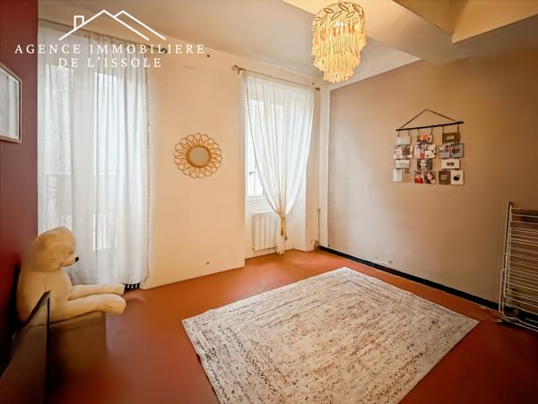 Flassans-sur-Issole (83340) Immeuble de rapport - 4 appartements