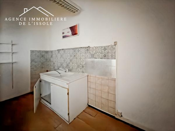 Flassans-sur-Issole (83340) Immeuble de rapport - 4 appartements