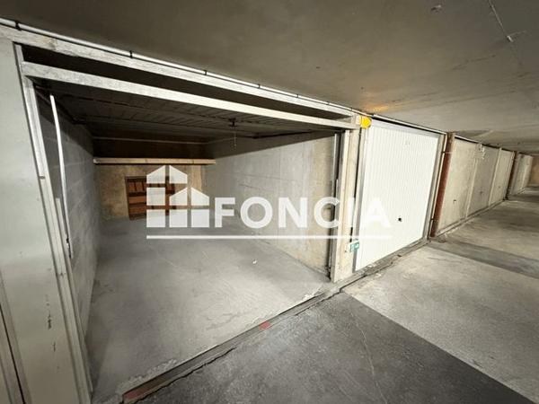 Location Parking 12.49 m² - 11 RUE LEON GAUTIER Hyeres Les Palmiers 83400